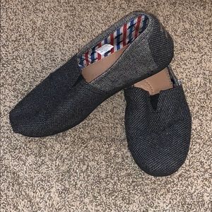 Men’s 8.5 TOMS